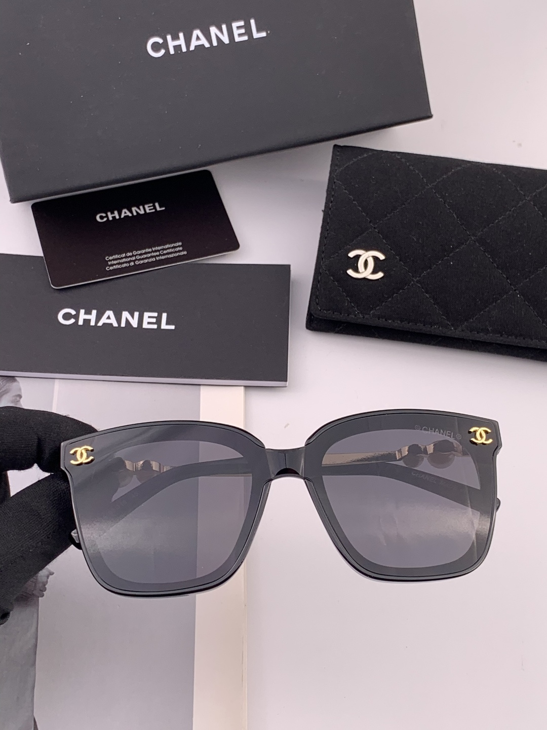 🔺CHANEL🔻官方早春新款，众多明星同款[色]香奈儿‼️‼️新款大框墨镜 ，🌈🌈宝丽来超清太阳镜🔝🔝型
