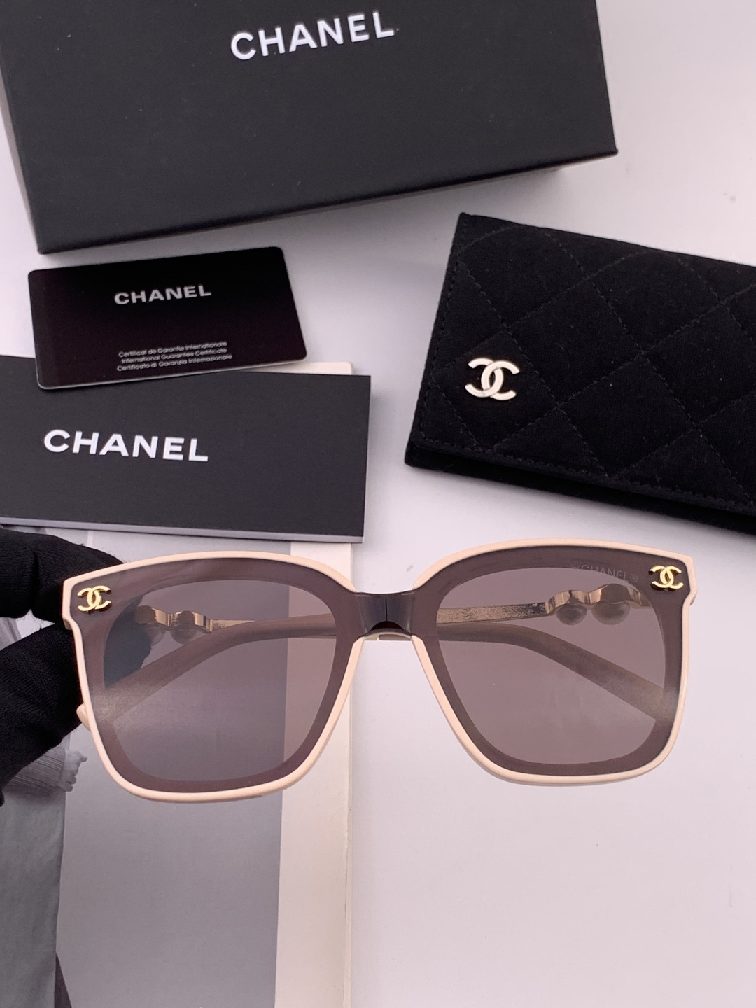 🔺CHANEL🔻官方早春新款，众多明星同款[色]香奈儿‼️‼️新款大框墨镜 ，🌈🌈宝丽来超清太阳镜🔝🔝型