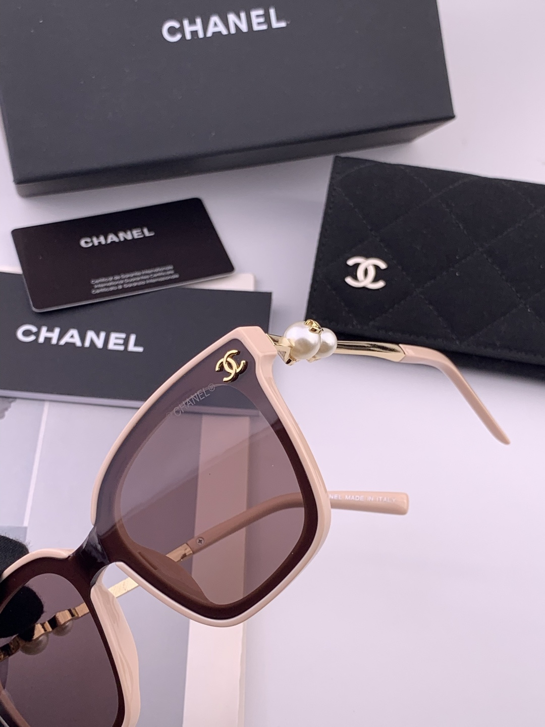 🔺CHANEL🔻官方早春新款，众多明星同款[色]香奈儿‼️‼️新款大框墨镜 ，🌈🌈宝丽来超清太阳镜🔝🔝型