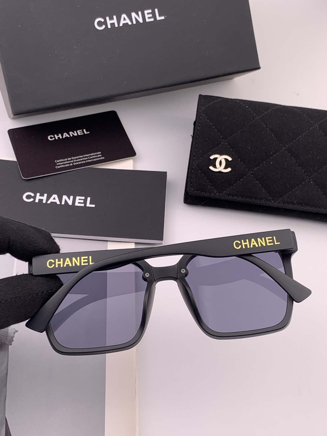 🔺CHANEL🔻官方早春新款，众多明星同款[色]香奈儿‼️‼️新款大框墨镜 ，🌈🌈宝丽来超清太阳镜🔝🔝型