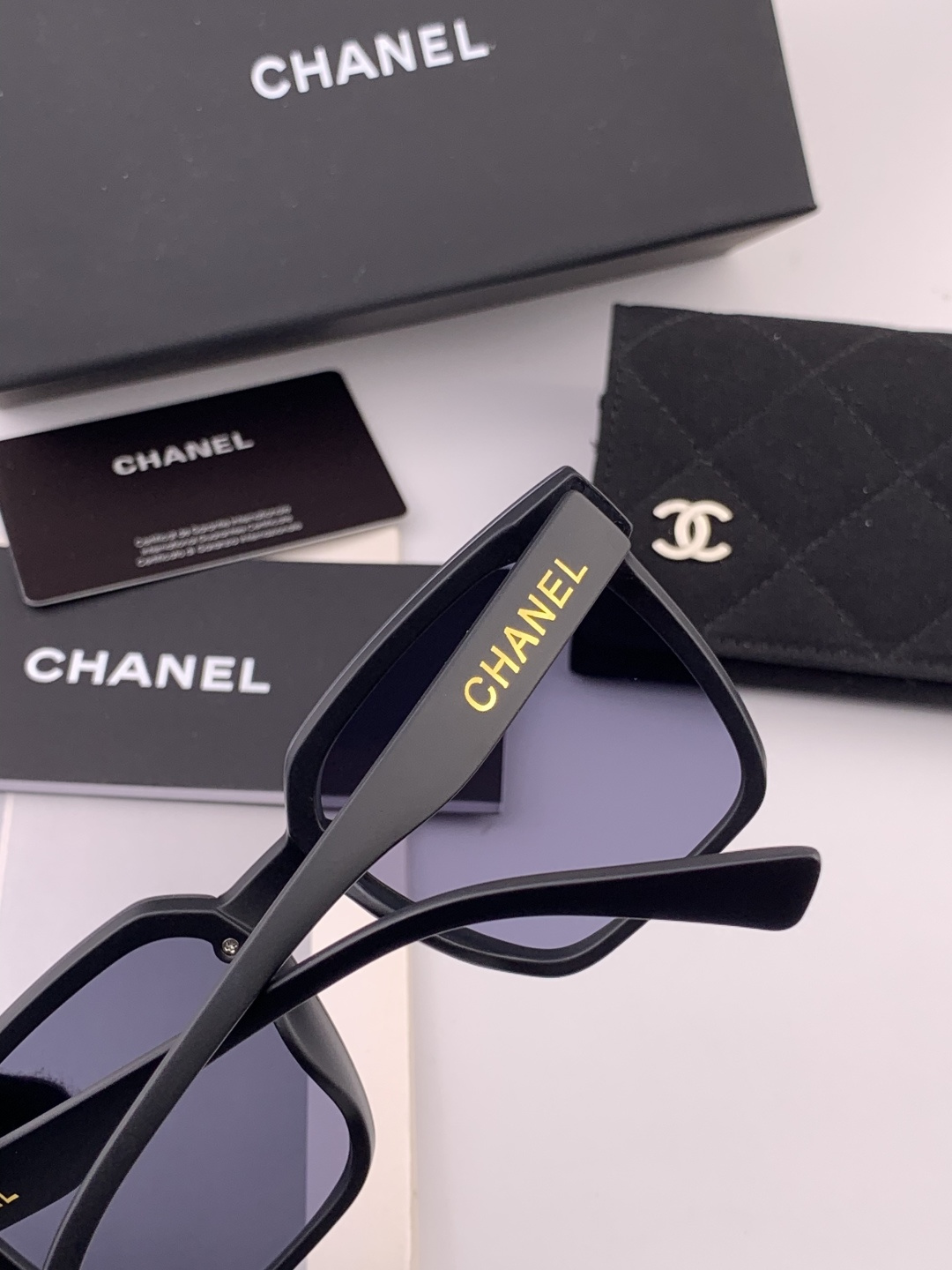 🔺CHANEL🔻官方早春新款，众多明星同款[色]香奈儿‼️‼️新款大框墨镜 ，🌈🌈宝丽来超清太阳镜🔝🔝型
