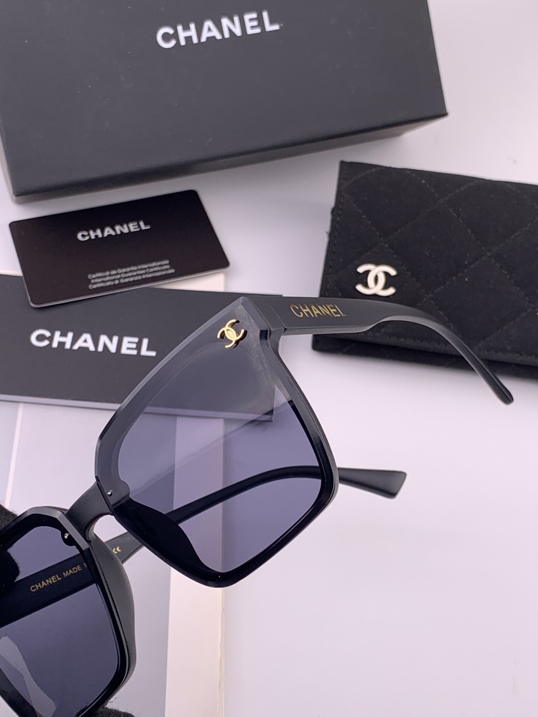 🔺CHANEL🔻官方早春新款，众多明星同款[色]香奈儿‼️‼️新款大框墨镜 ，🌈🌈宝丽来超清太阳镜🔝🔝型