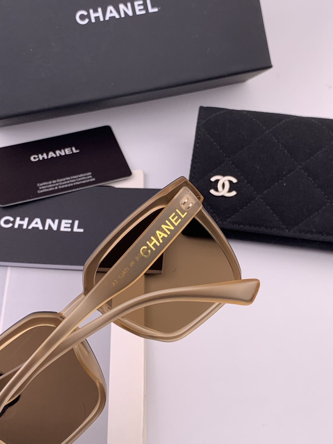 🔺CHANEL🔻官方早春新款，众多明星同款[色]香奈儿‼️‼️新款大框墨镜 ，🌈🌈宝丽来超清太阳镜🔝🔝型