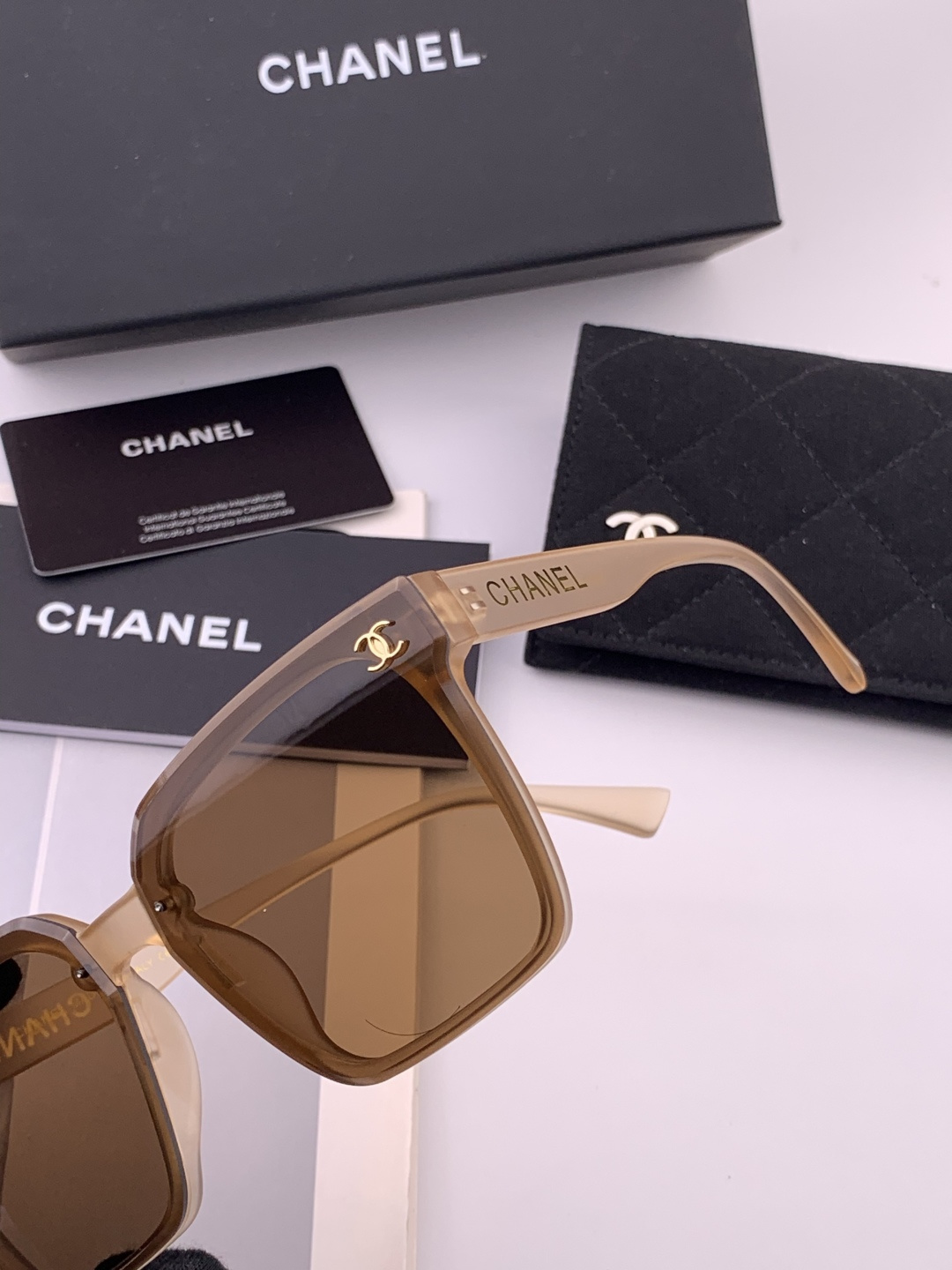 🔺CHANEL🔻官方早春新款，众多明星同款[色]香奈儿‼️‼️新款大框墨镜 ，🌈🌈宝丽来超清太阳镜🔝🔝型