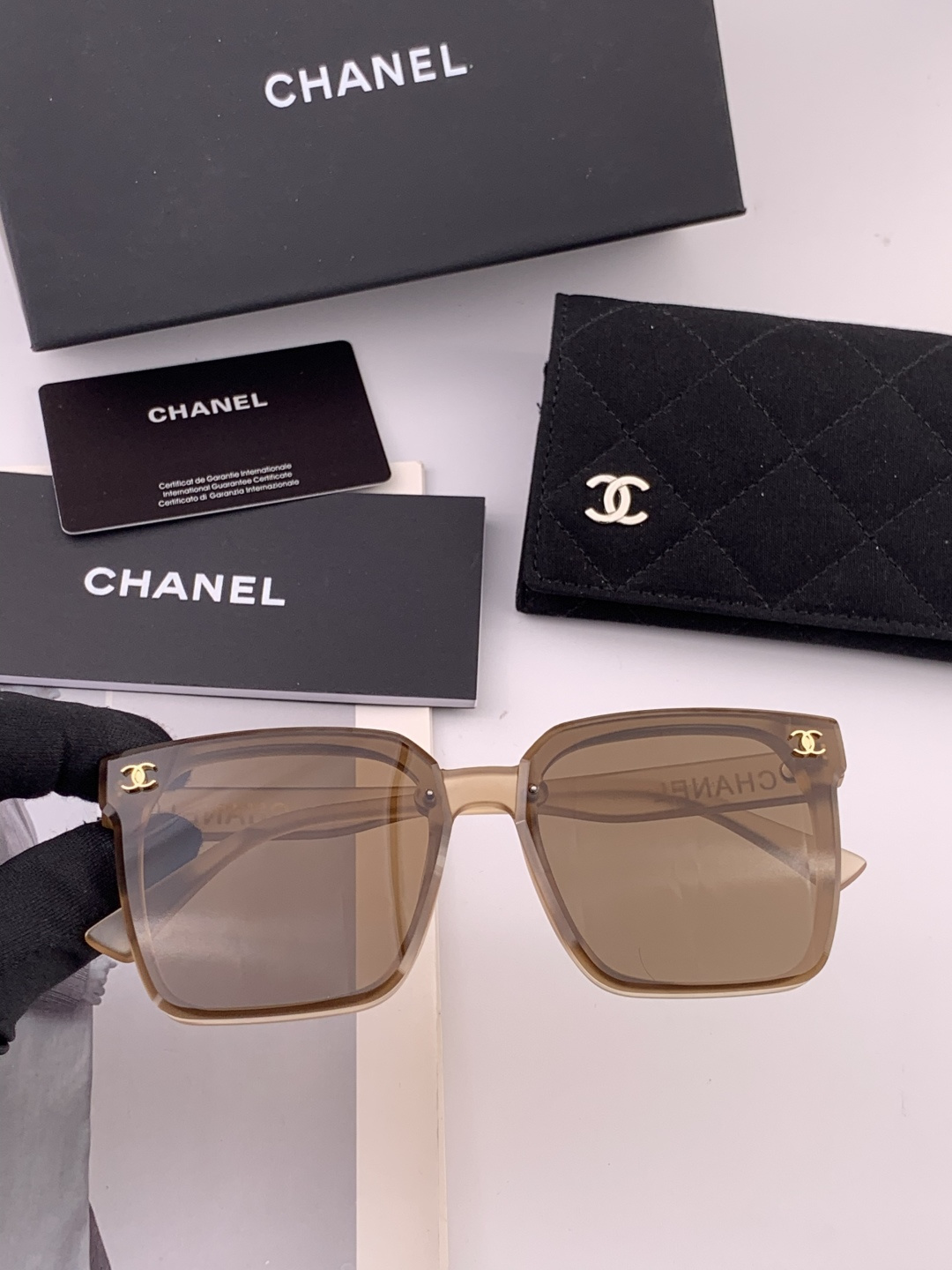 🔺CHANEL🔻官方早春新款，众多明星同款[色]香奈儿‼️‼️新款大框墨镜 ，🌈🌈宝丽来超清太阳镜🔝🔝型