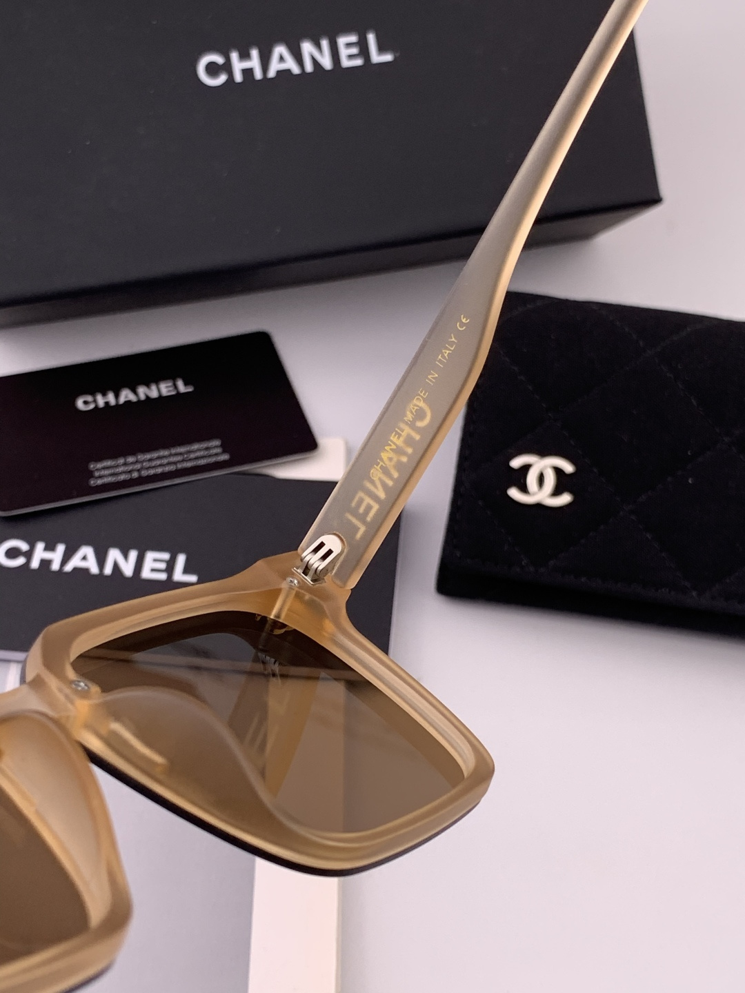 🔺CHANEL🔻官方早春新款，众多明星同款[色]香奈儿‼️‼️新款大框墨镜 ，🌈🌈宝丽来超清太阳镜🔝🔝型