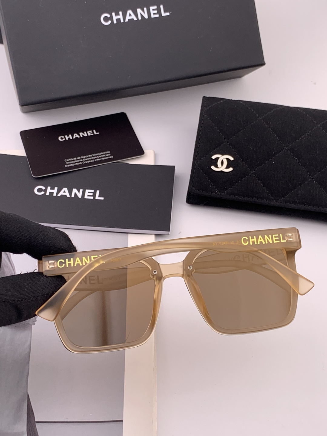 🔺CHANEL🔻官方早春新款，众多明星同款[色]香奈儿‼️‼️新款大框墨镜 ，🌈🌈宝丽来超清太阳镜🔝🔝型