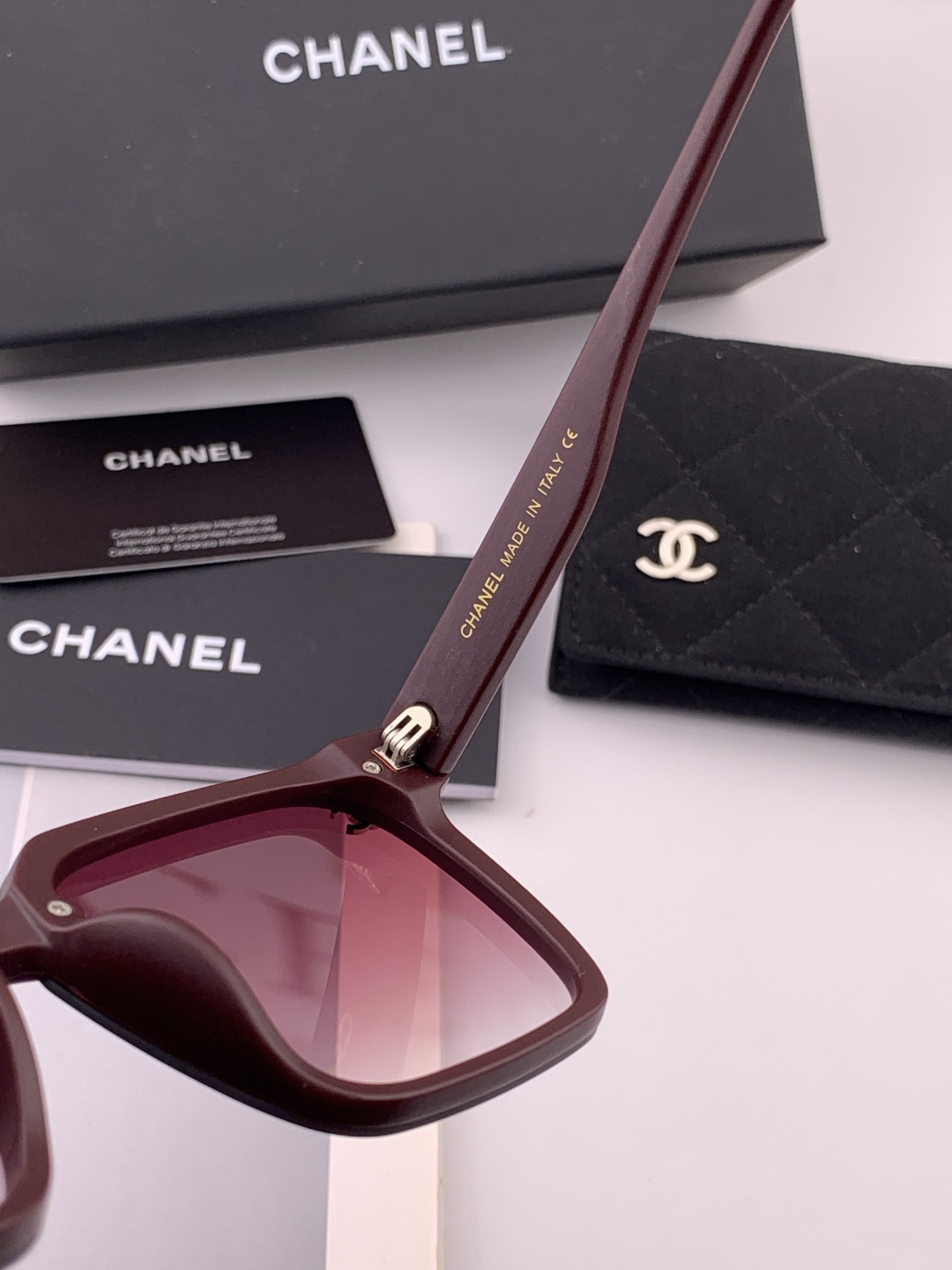 🔺CHANEL🔻官方早春新款，众多明星同款[色]香奈儿‼️‼️新款大框墨镜 ，🌈🌈宝丽来超清太阳镜🔝🔝型