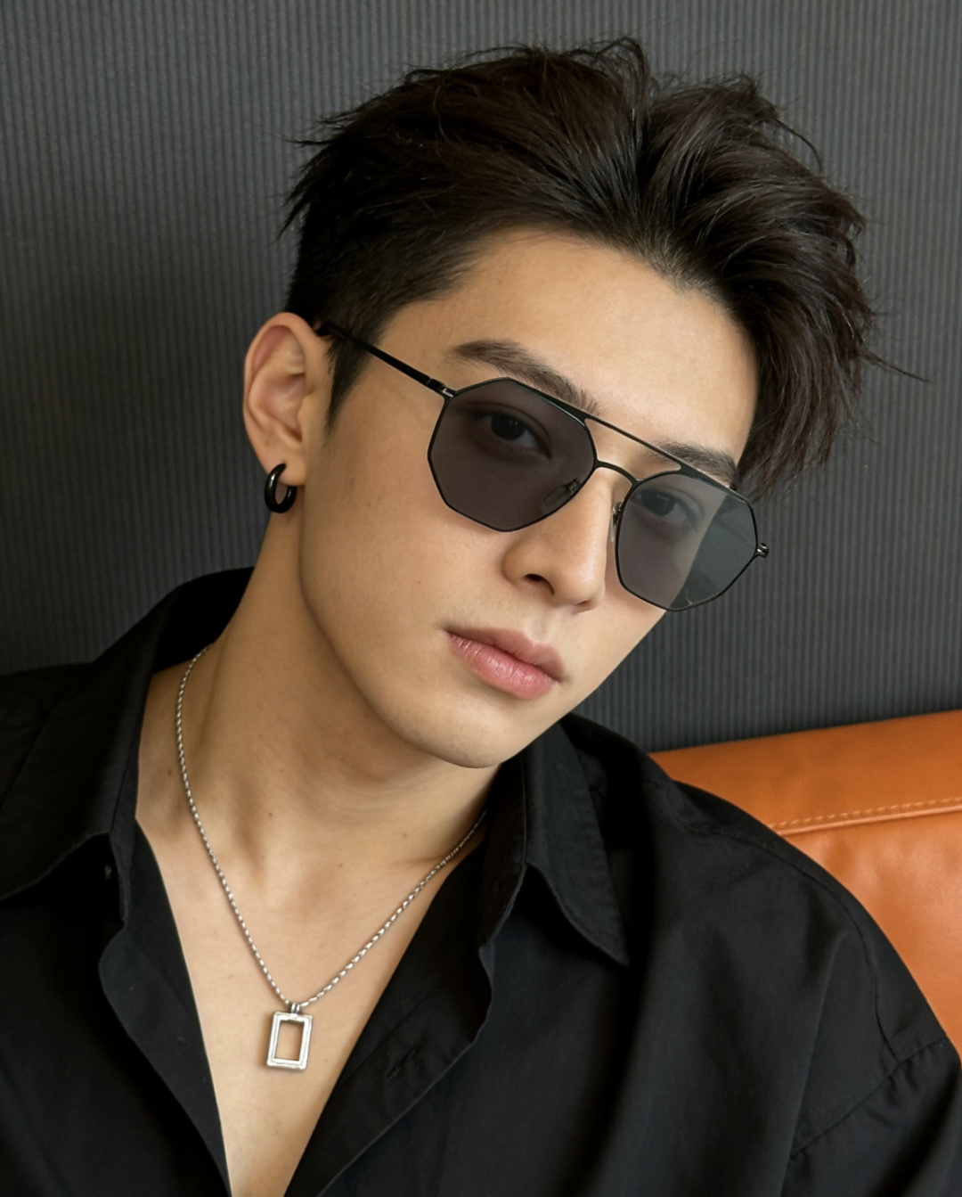 GUCCI 新款男女情侣款太阳iP电镀永不褪色 卖点：超轻超有弹性整幅眼镜无螺丝重要的是压不坏 镜片：高