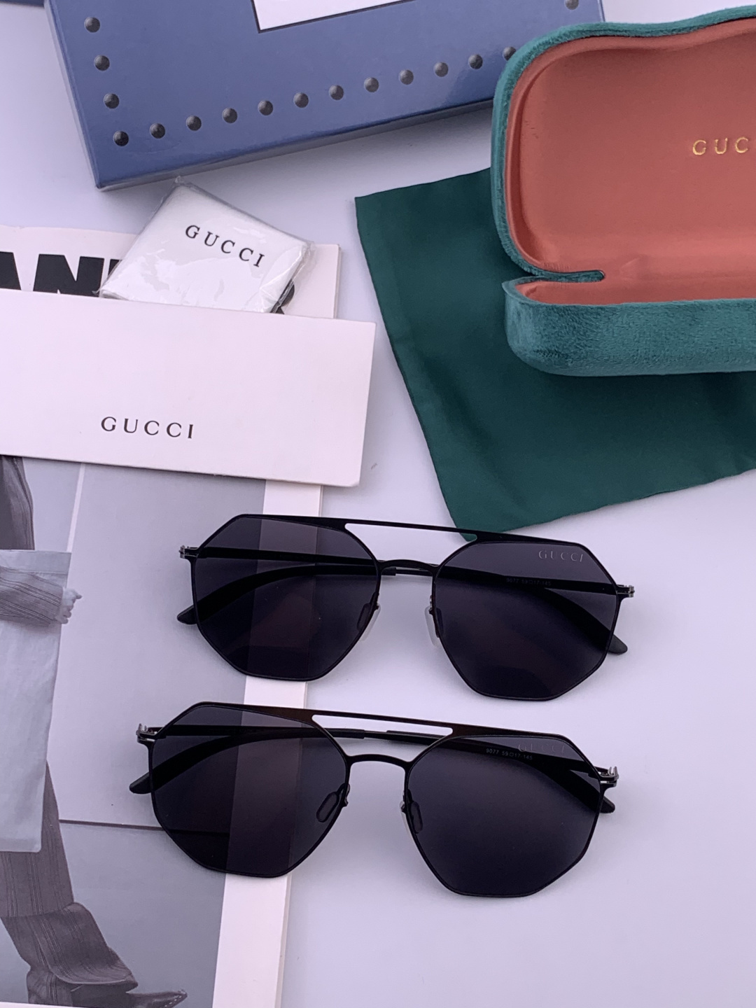 GUCCI 新款男女情侣款太阳iP电镀永不褪色 卖点：超轻超有弹性整幅眼镜无螺丝重要的是压不坏 镜片：高