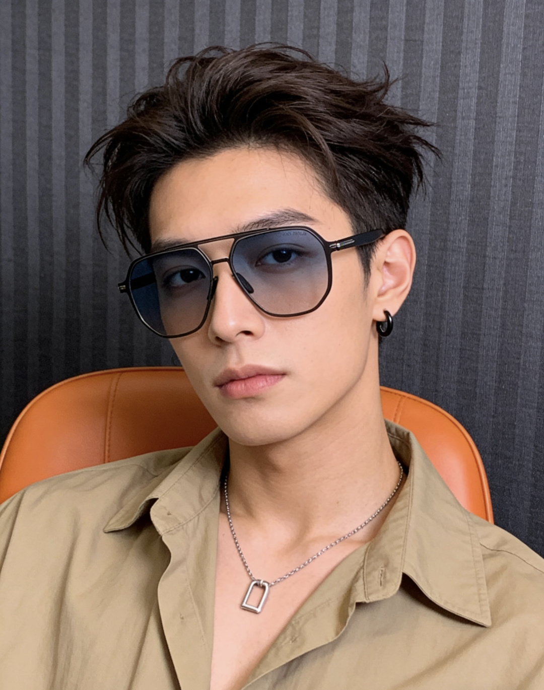 LV 男款炫彩飞行员偏光太阳镜 ❤️材质：高清尼龙加厚卡槽高清偏光镜片 🌹无边框镜架💕颜👍型号：L998