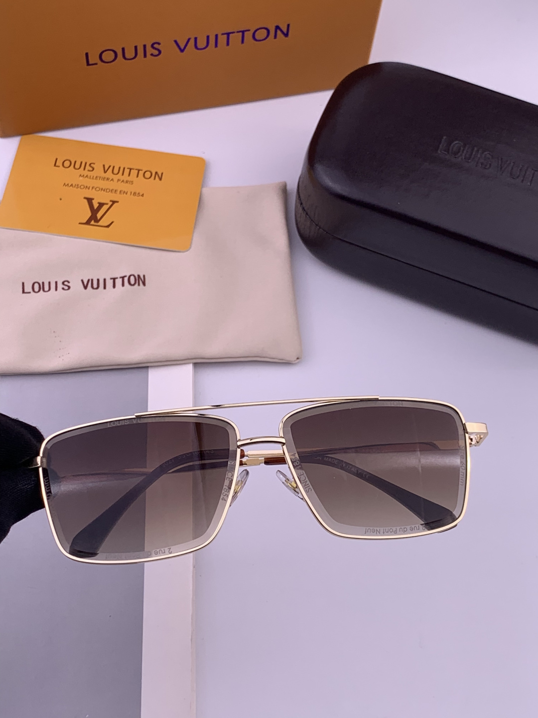 LV。高品质男女款”太阳镜。 开车钓鱼都可。百搭显瘦墨镜韩版男士飞行员大框司机开车防紫外线太阳镜，型号：
