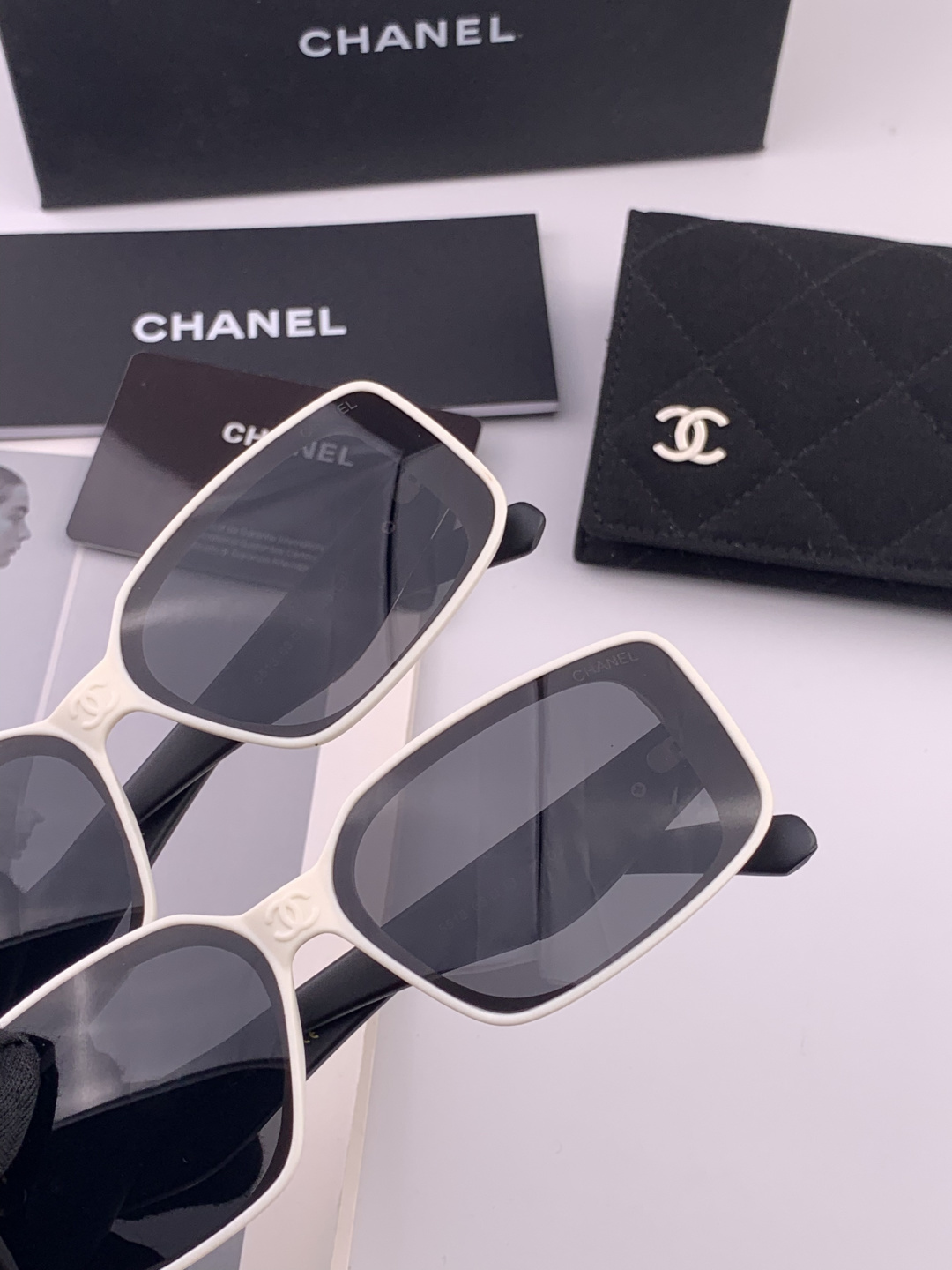 新品CHANEL 香奈儿太阳镜以独特魅力和前卫风格诠释春夏最新眼镜，质感超好佩带舒适 型号：CH3551
