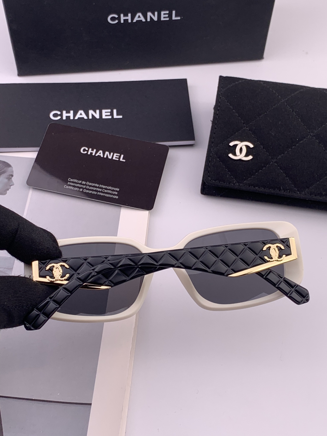 新品CHANEL 香奈儿太阳镜以独特魅力和前卫风格诠释春夏最新眼镜，质感超好佩带舒适 型号：CH3551