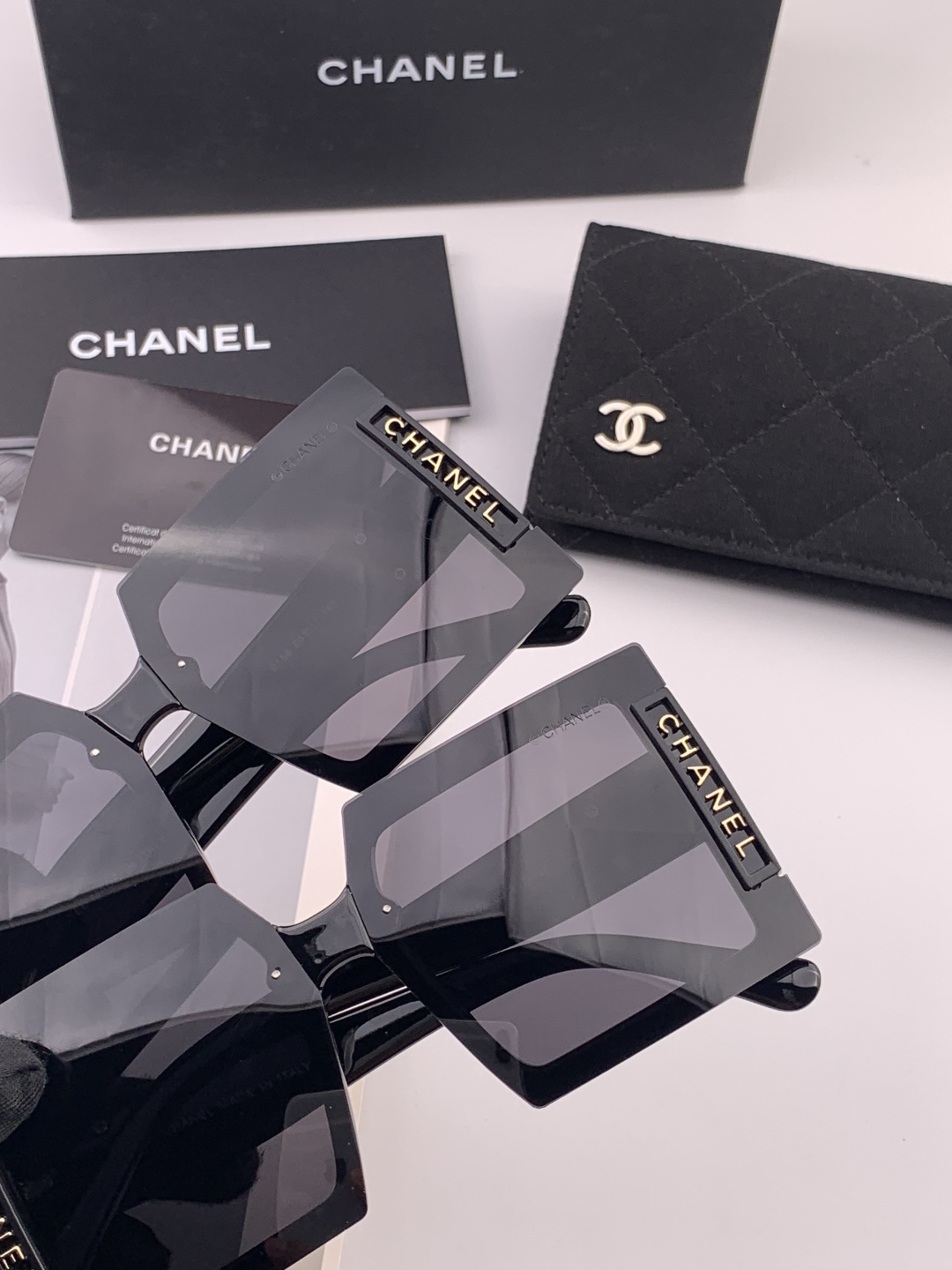 【CHANEL】香奈儿 新款潮流爆款 时尚方框太阳镜 佩戴舒适 网红潮款墨镜 女士高清加厚偏光太阳镜🕶️