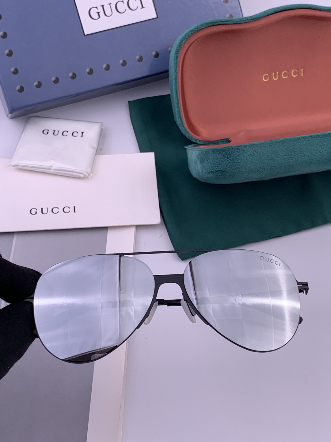 Gucci 春夏新款超轻无螺丝压不坏系列情侣款太阳镜高清尼龙镜片🦅完美品质，适合各种脸型，经典太阳镜亮相
