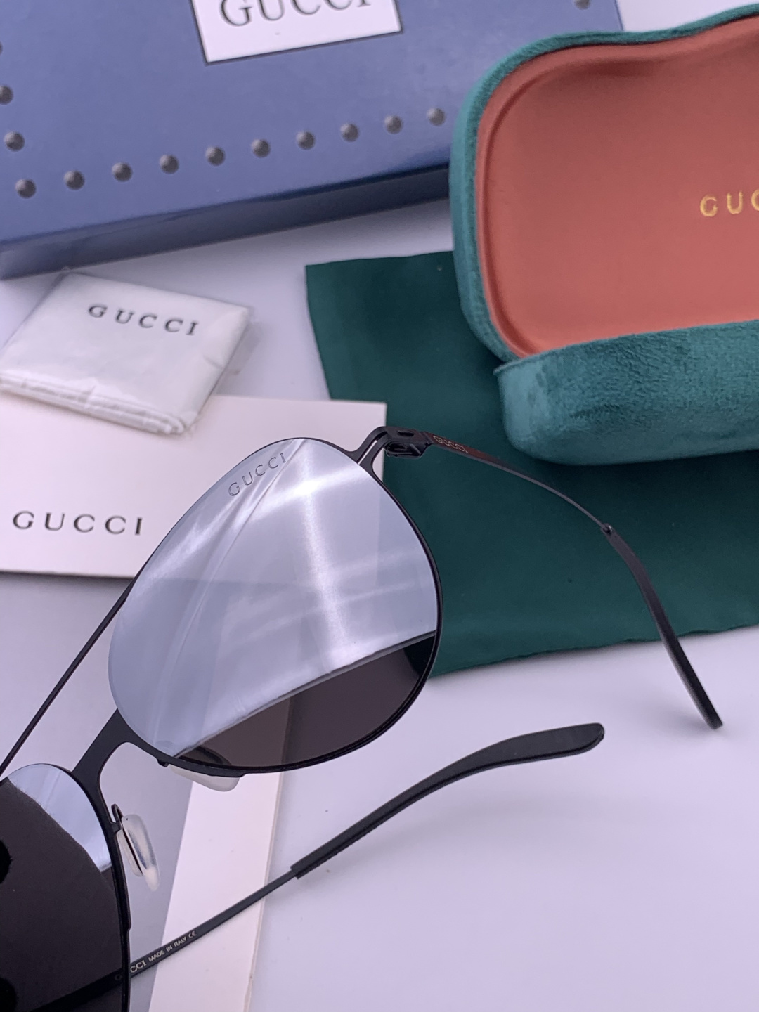 Gucci 春夏新款超轻无螺丝压不坏系列情侣款太阳镜高清尼龙镜片🦅完美品质，适合各种脸型，经典太阳镜亮相