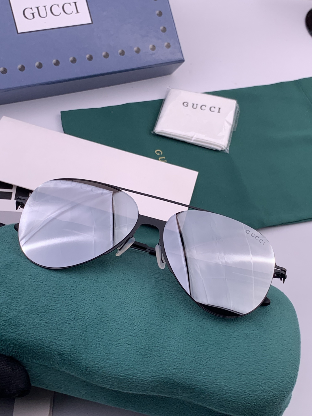 Gucci 春夏新款超轻无螺丝压不坏系列情侣款太阳镜高清尼龙镜片🦅完美品质，适合各种脸型，经典太阳镜亮相