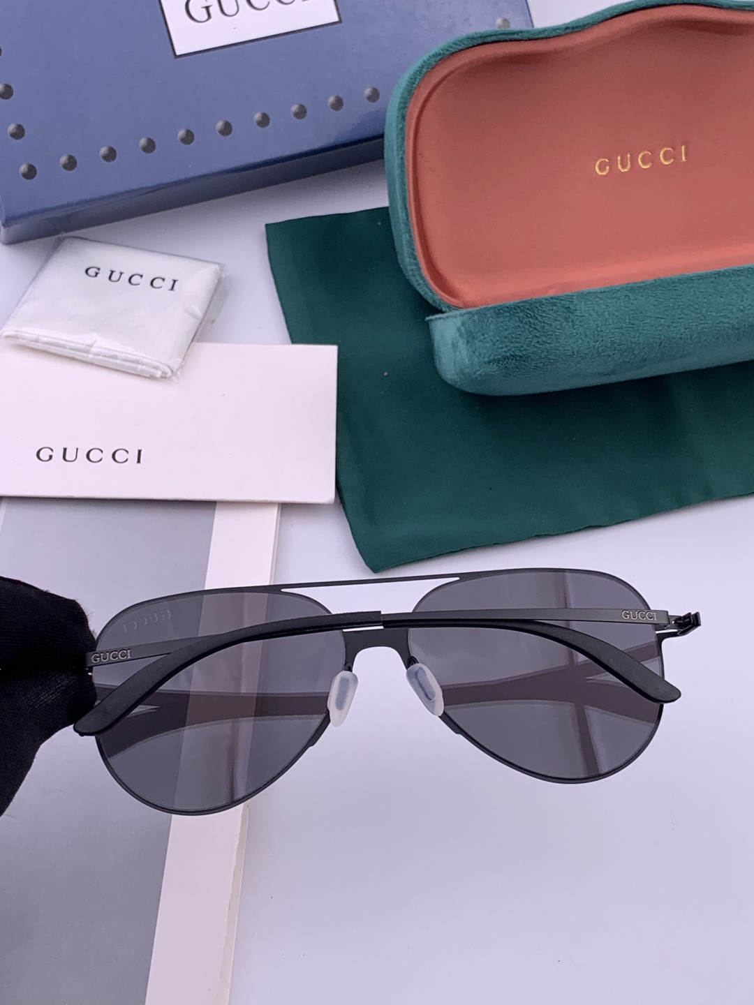 Gucci 春夏新款超轻无螺丝压不坏系列情侣款太阳镜高清尼龙镜片🦅完美品质，适合各种脸型，经典太阳镜亮相