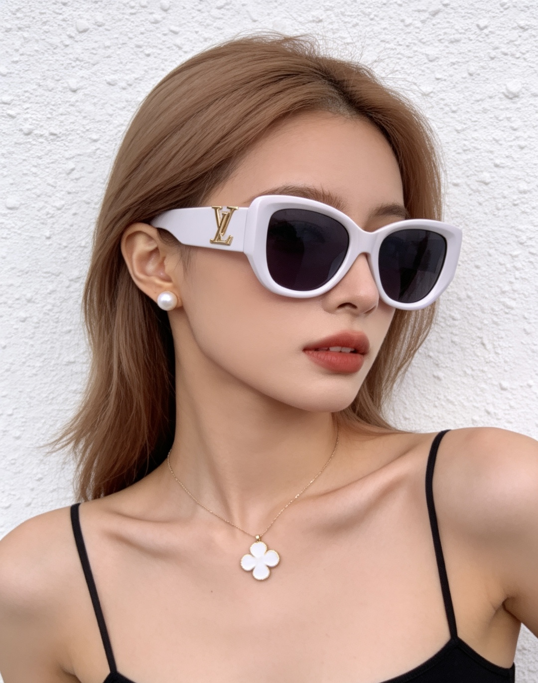 LV 新款女士方框太阳眼镜 开车墨镜 新款太阳镜 时尚大方 舒适轻盈 精致奢华 超轻 型号：L5626