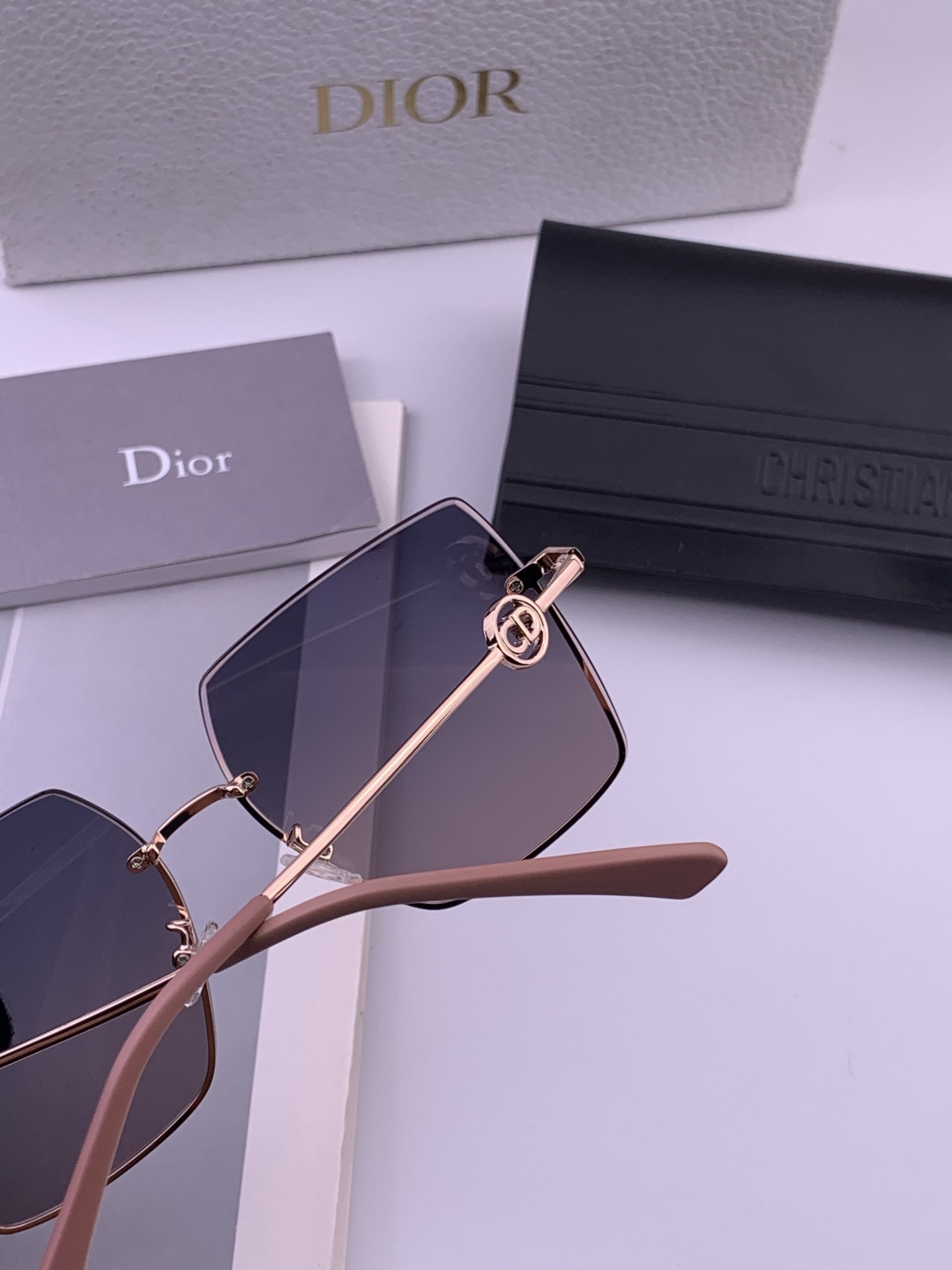 DIOR🌋☔️时尚无框太阳镜镜片 顶级奢侈品[强] 高品质[胜利][亲亲]🍦🍨 [得意] 气质非凡😄 🍫