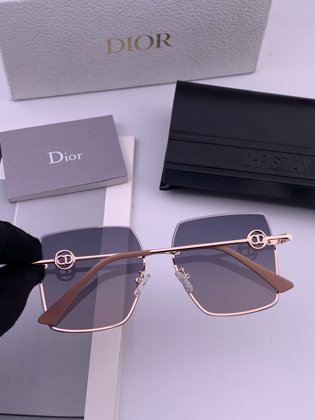 DIOR🌋☔️时尚无框太阳镜镜片 顶级奢侈品[强] 高品质[胜利][亲亲]🍦🍨 [得意] 气质非凡😄 🍫