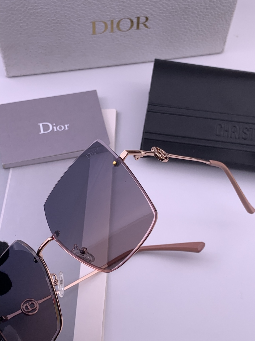 DIOR🌋☔️时尚无框太阳镜镜片 顶级奢侈品[强] 高品质[胜利][亲亲]🍦🍨 [得意] 气质非凡😄 🍫