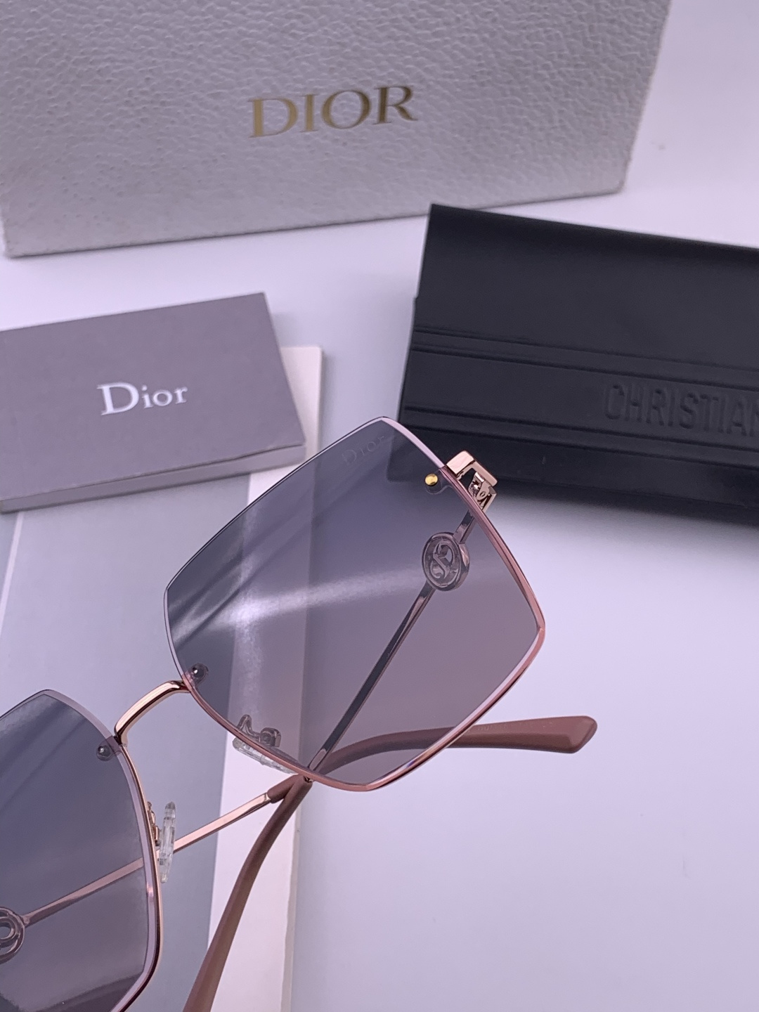 DIOR🌋☔️时尚无框太阳镜镜片 顶级奢侈品[强] 高品质[胜利][亲亲]🍦🍨 [得意] 气质非凡😄 🍫