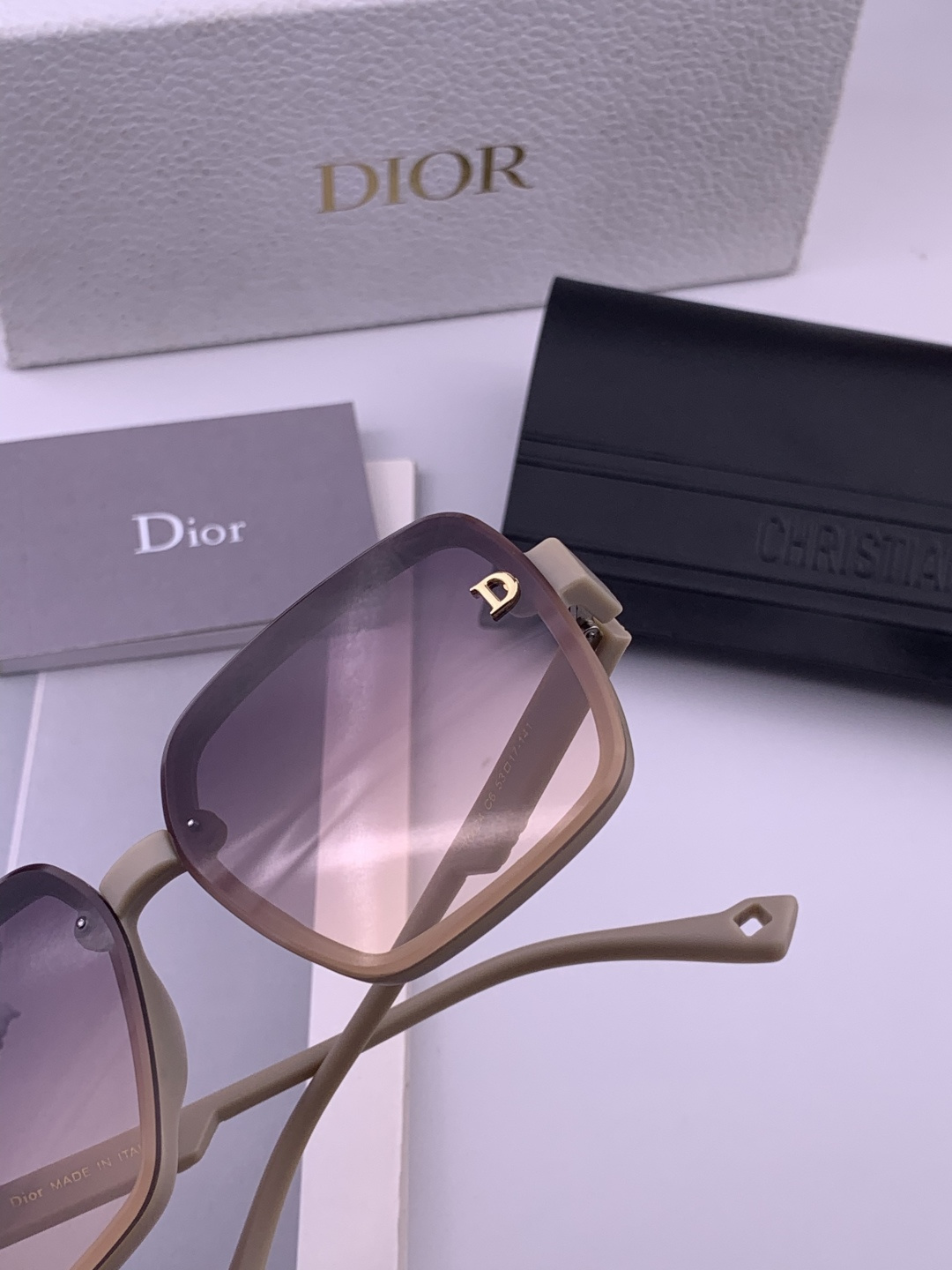 【DIOR】迪奥太阳镜 时尚造型 开车驾驶镜时尚墨镜🌸世界顶级奢华品牌，品质保证！😍😍经典款, 明星热爱
