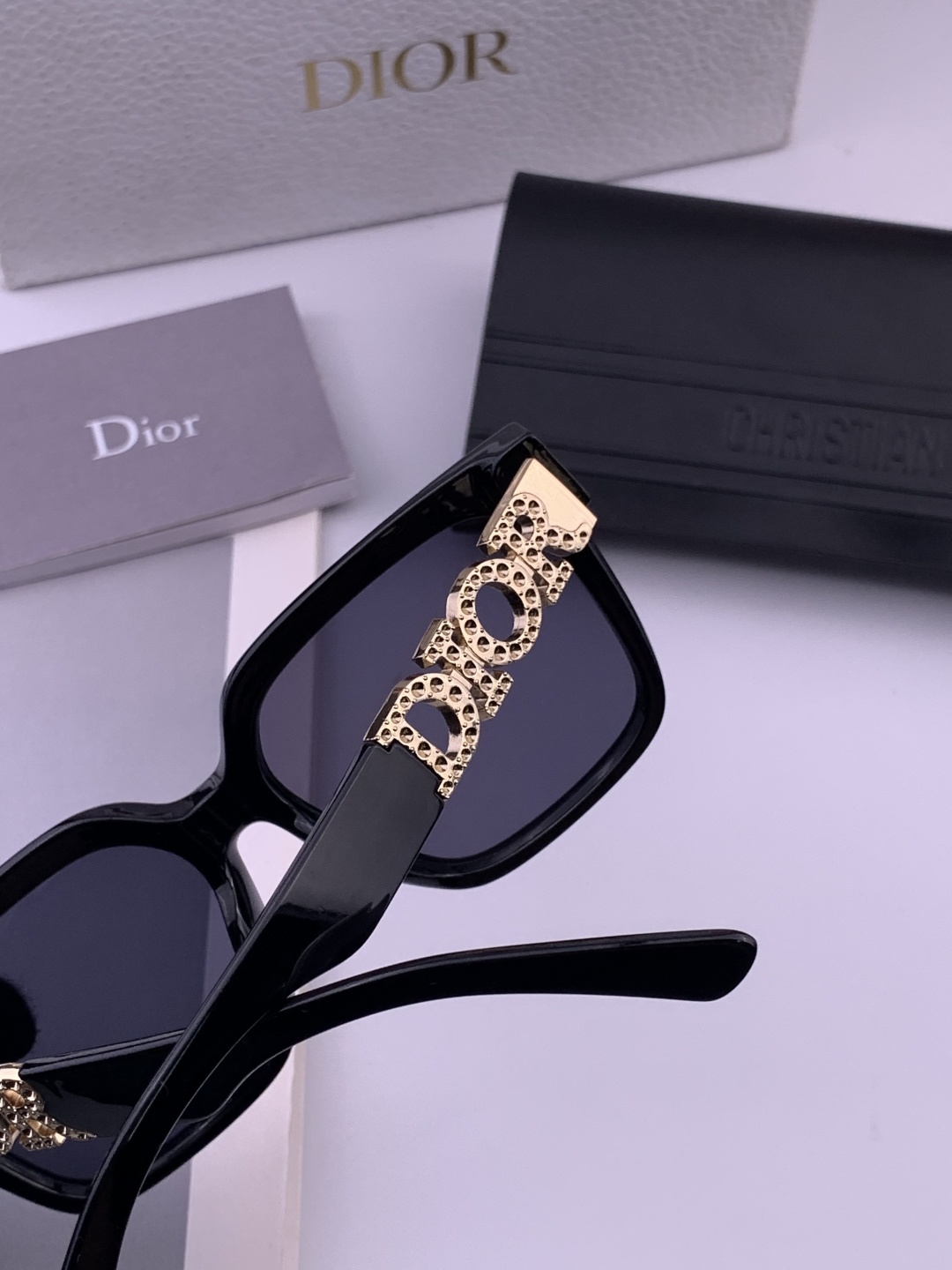 【DIOR】迪奥太阳镜 时尚造型 开车驾驶镜时尚墨镜🌸世界顶级奢华品牌，品质保证！😍😍经典款, 明星热爱