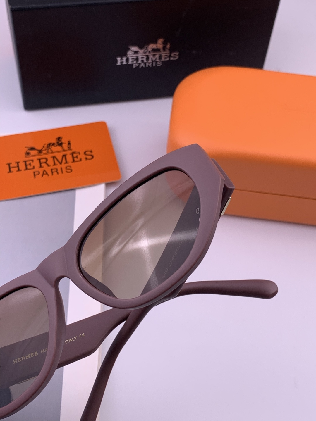 HERMES 爱马仕 开春新款🎈原版出货 网红超爆款💙经典奢华全球风[强][酷][亲亲] 时尚方框太阳镜