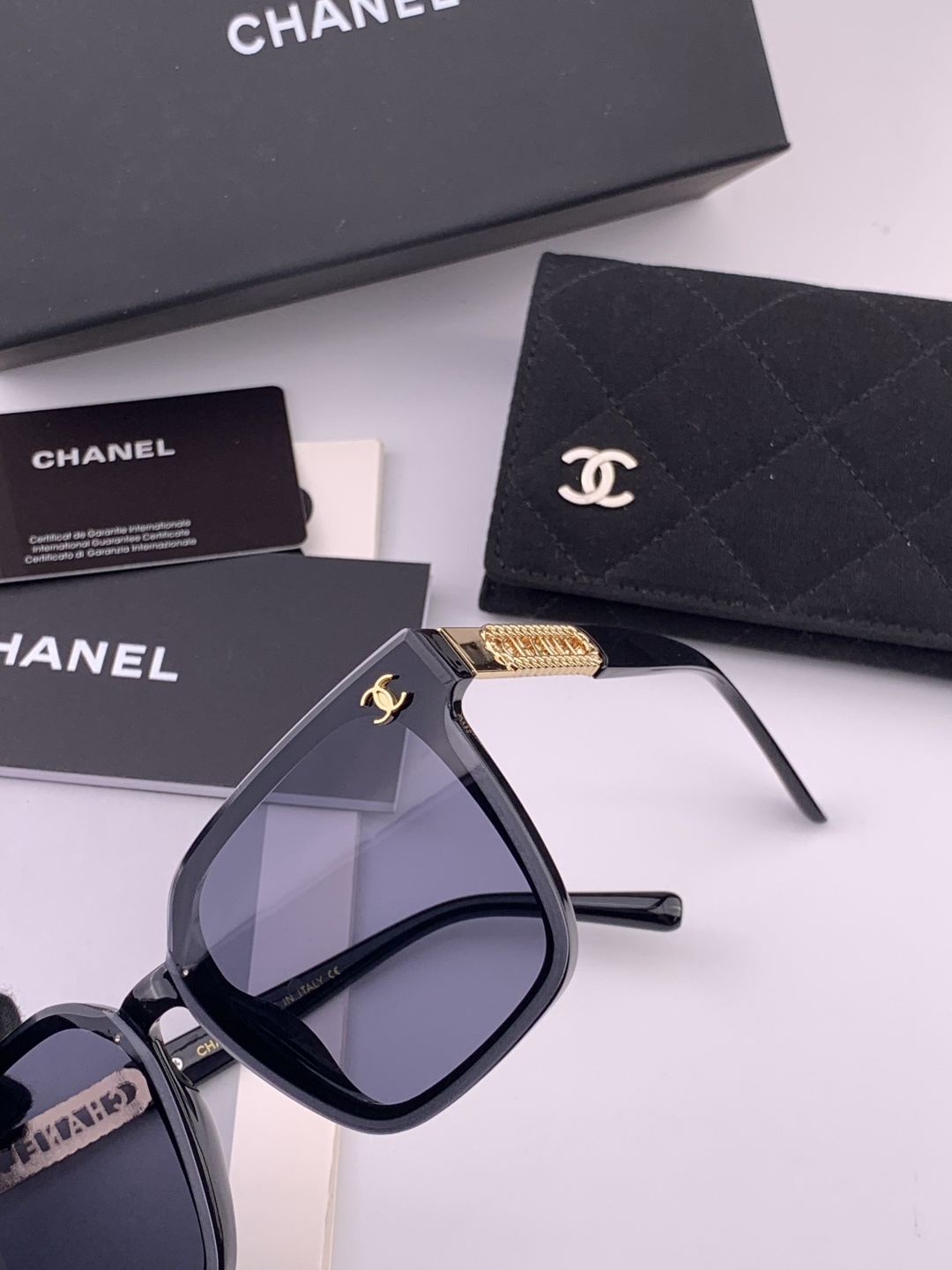 新品CHANEL 香奈儿太阳镜以独特魅力和前卫风格诠释春夏最新眼镜，质感超好佩带舒适 型号：CH0700