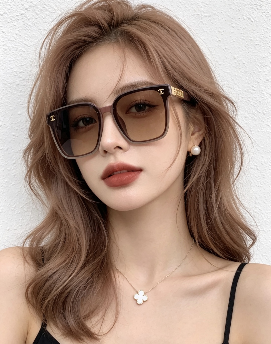 新品CHANEL 香奈儿太阳镜以独特魅力和前卫风格诠释春夏最新眼镜，质感超好佩带舒适 型号：CH0700