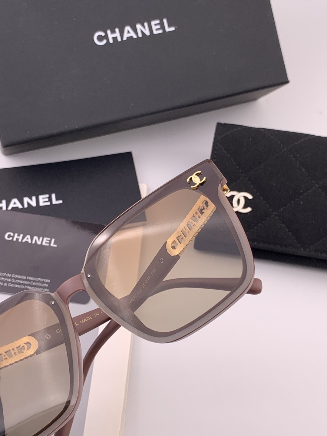 新品CHANEL 香奈儿太阳镜以独特魅力和前卫风格诠释春夏最新眼镜，质感超好佩带舒适 型号：CH0700