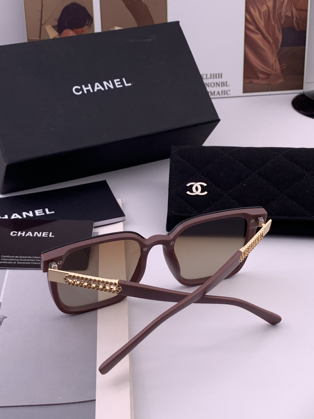 新品CHANEL 香奈儿太阳镜以独特魅力和前卫风格诠释春夏最新眼镜，质感超好佩带舒适 型号：CH0700
