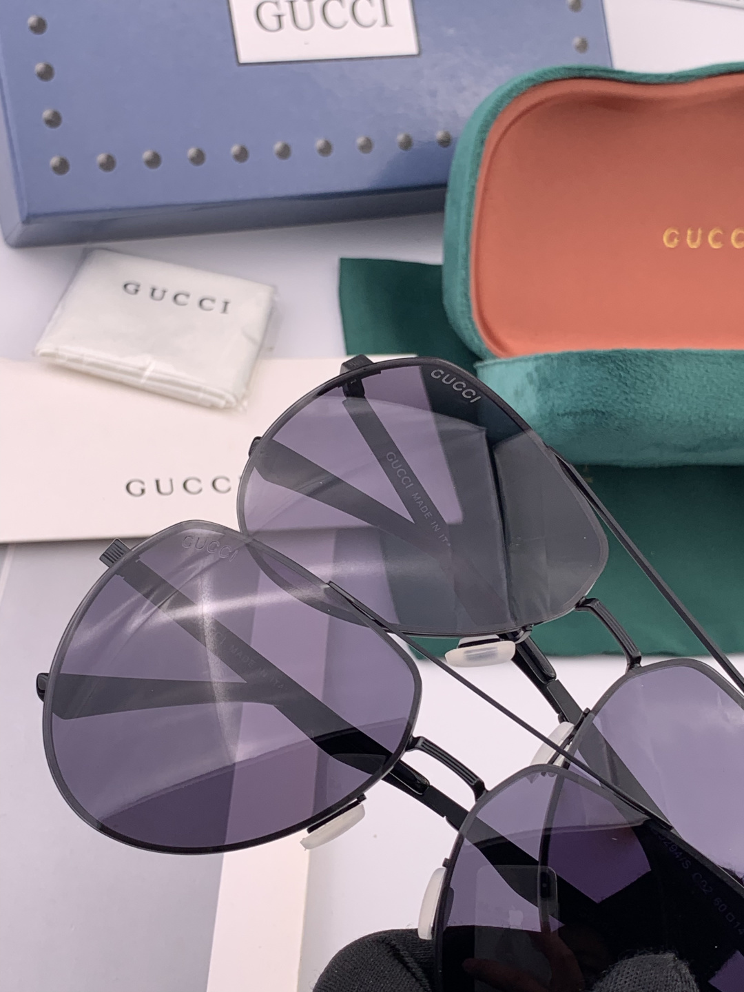 Gucci 男款炫彩飞行员偏光太阳镜 ❤️材质：高清尼龙加厚卡槽高清偏光镜片 🌹无边框镜架💕颜👍型号：G