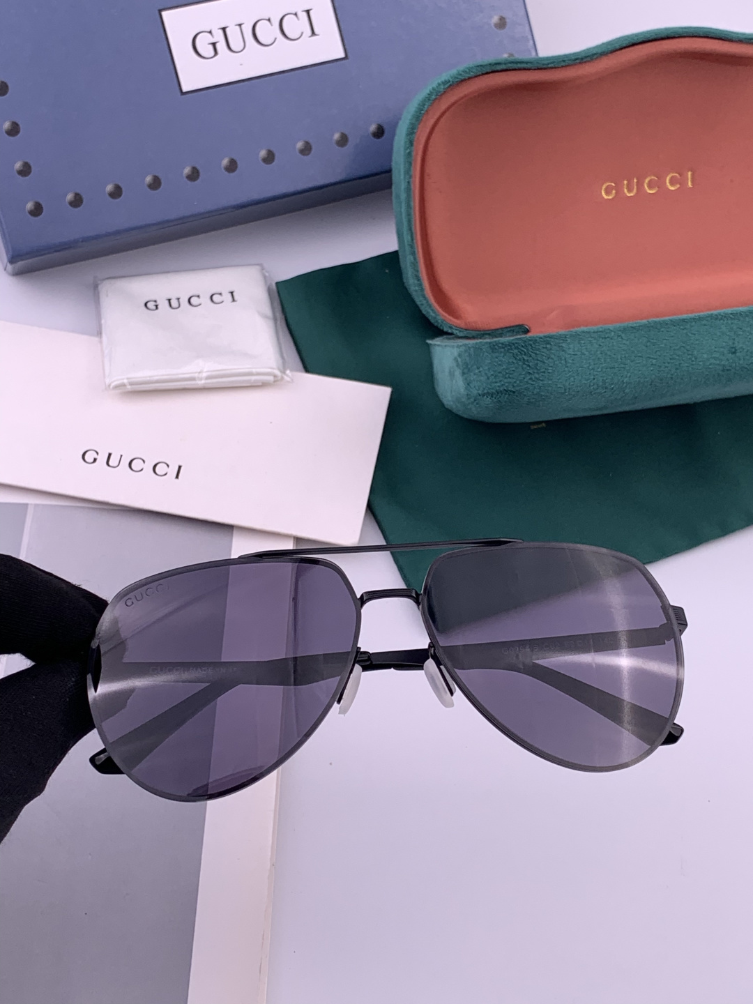 Gucci 男款炫彩飞行员偏光太阳镜 ❤️材质：高清尼龙加厚卡槽高清偏光镜片 🌹无边框镜架💕颜👍型号：G