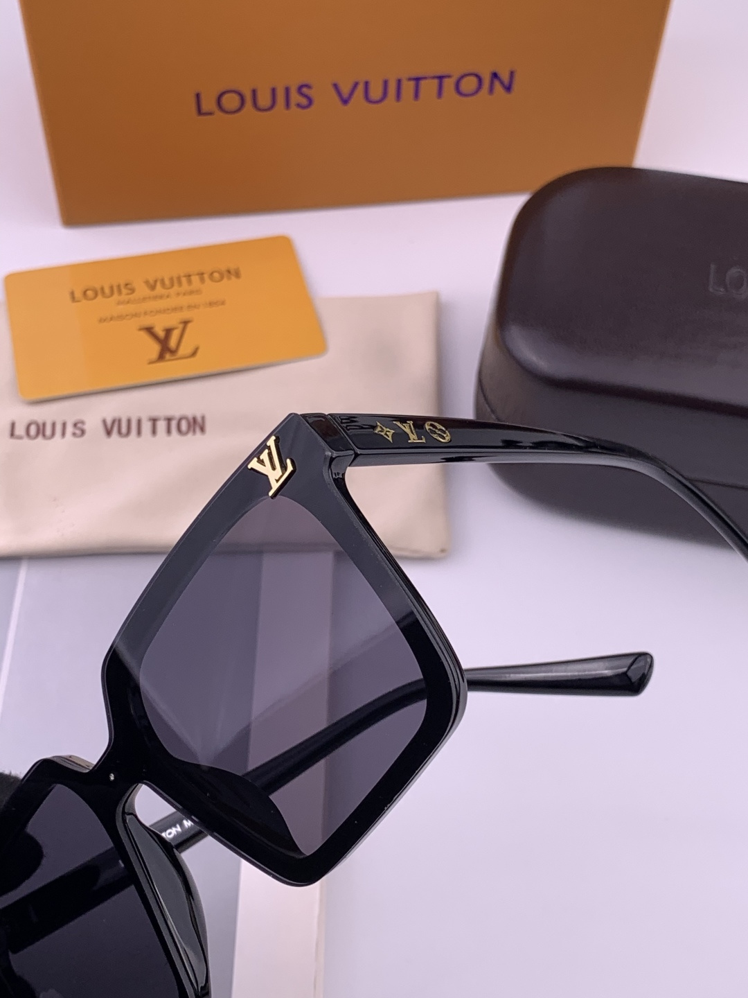 🔺LV🔻早春新款，众多明星同款[色]LV‼️‼️新款大框墨镜 ，🌈🌈宝丽来超清太阳镜🔝🔝型号：L6006