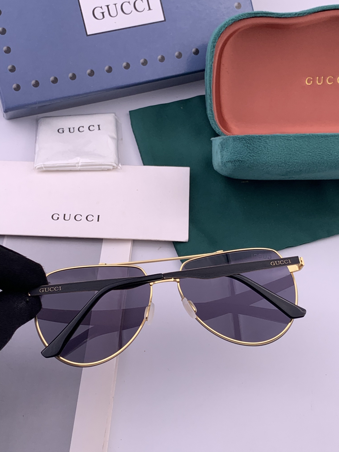Gucci 男款炫彩飞行员偏光太阳镜 ❤️材质：高清尼龙加厚卡槽高清偏光镜片 🌹无边框镜架💕颜👍型号：G