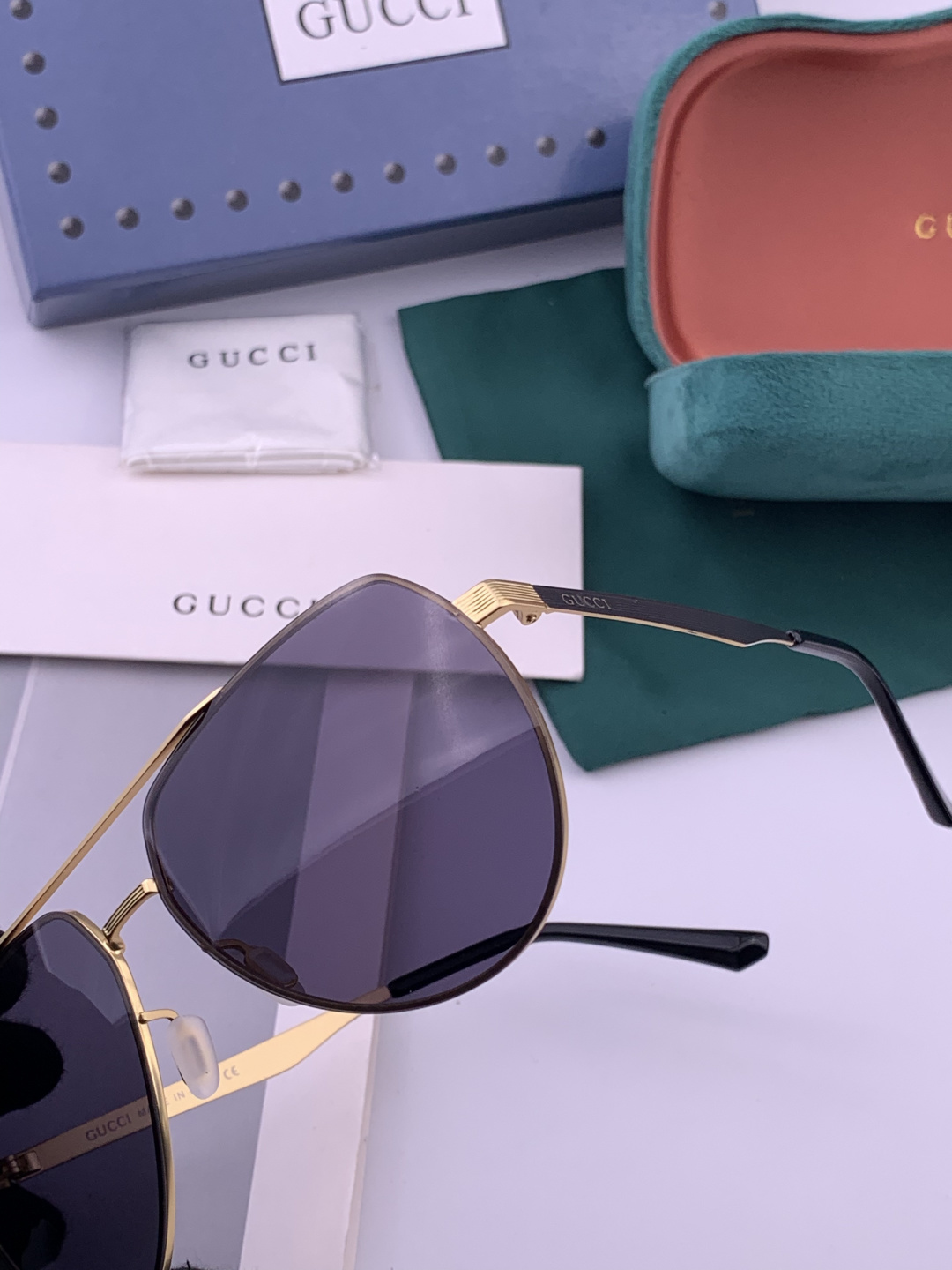 Gucci 男款炫彩飞行员偏光太阳镜 ❤️材质：高清尼龙加厚卡槽高清偏光镜片 🌹无边框镜架💕颜👍型号：G