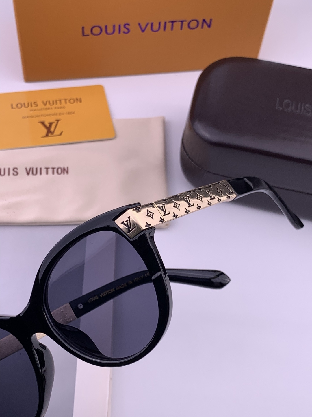 🔺LV🔻早春新款，众多明星同款[色]LV‼️‼️新款大框墨镜 ，🌈🌈宝丽来超清太阳镜🔝🔝型号：L8700