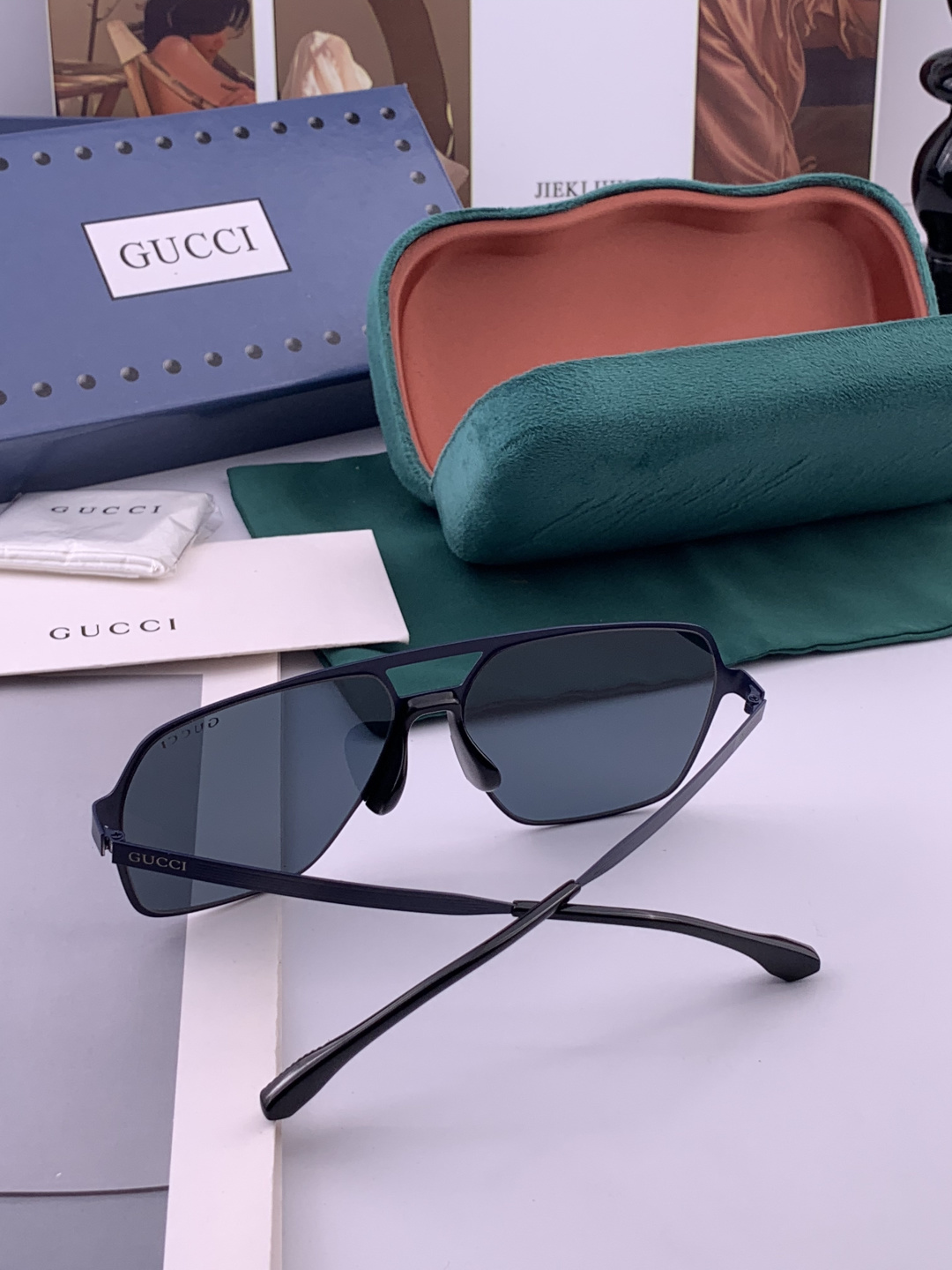 Gucci 男款炫彩飞行员偏光太阳镜 ❤️材质：高清尼龙加厚卡槽高清偏光镜片 🌹无边框镜架💕颜👍型号：G