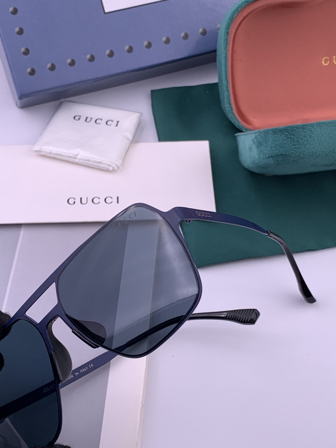 Gucci 男款炫彩飞行员偏光太阳镜 ❤️材质：高清尼龙加厚卡槽高清偏光镜片 🌹无边框镜架💕颜👍型号：G