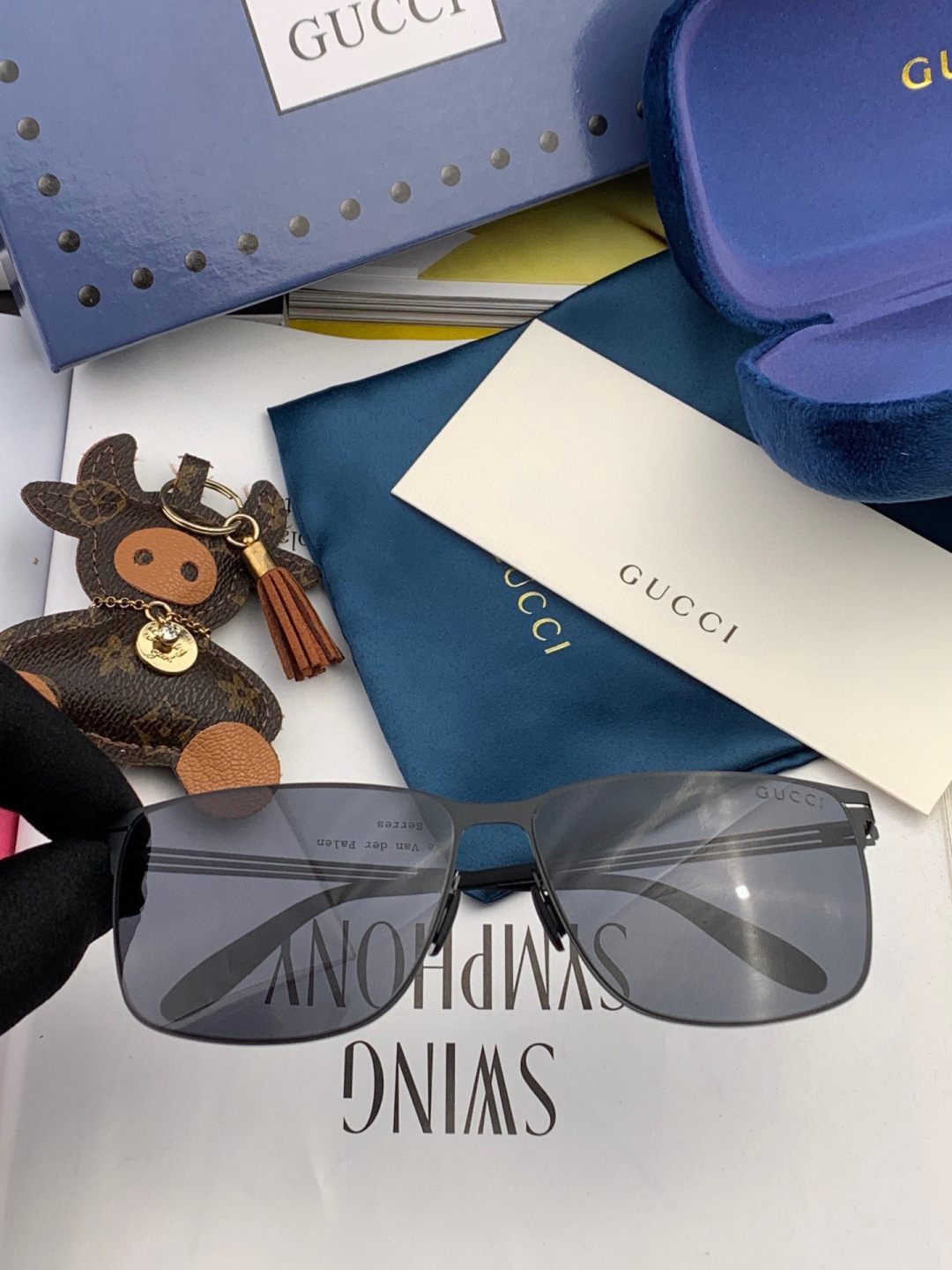 ♦️ GUCCI 新款男女情侣款太阳镜iP电镀永不褪色 超轻超有弹性整幅眼镜无螺丝重要的是压不坏 高清尼