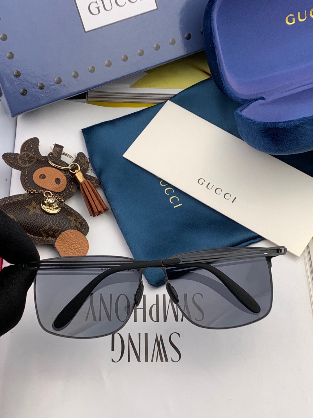 ♦️ GUCCI 新款男女情侣款太阳镜iP电镀永不褪色 超轻超有弹性整幅眼镜无螺丝重要的是压不坏 高清尼