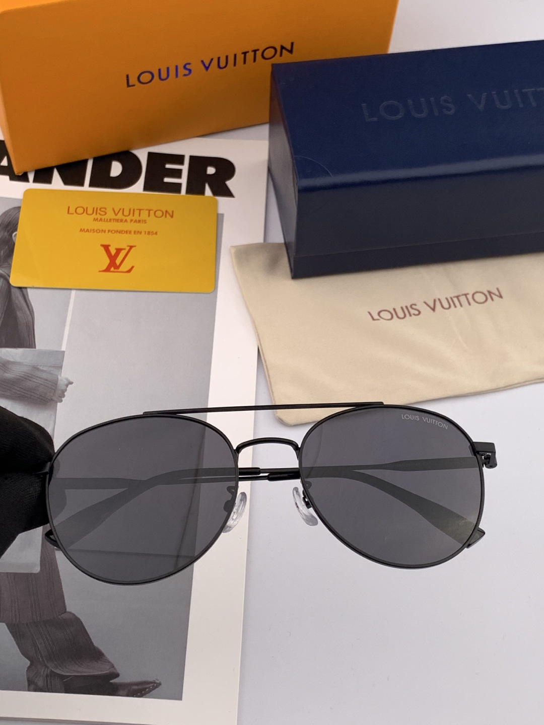 Lv 。 高品质男女款墨镜 👍 进口宝丽来偏光镜片 。蛤蟆镜 开车钓鱼都可 。百搭显瘦墨镜韩版男士飞行员