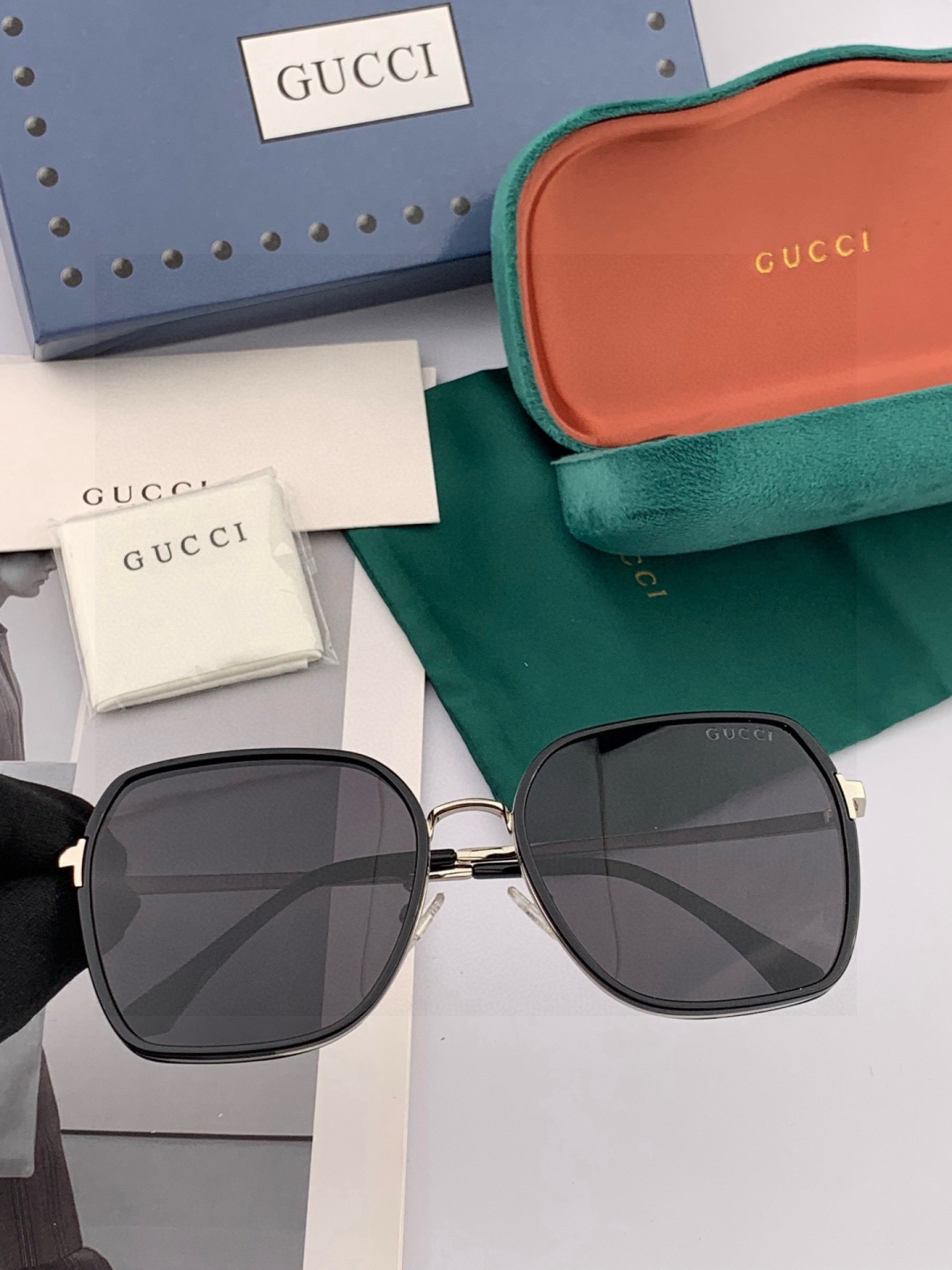 GUCCI 开春新款 最新款方框太阳镜 各路网红纷纷带起气场满分‼️ 俏皮甜美.上脸效果更佳.金属质感超