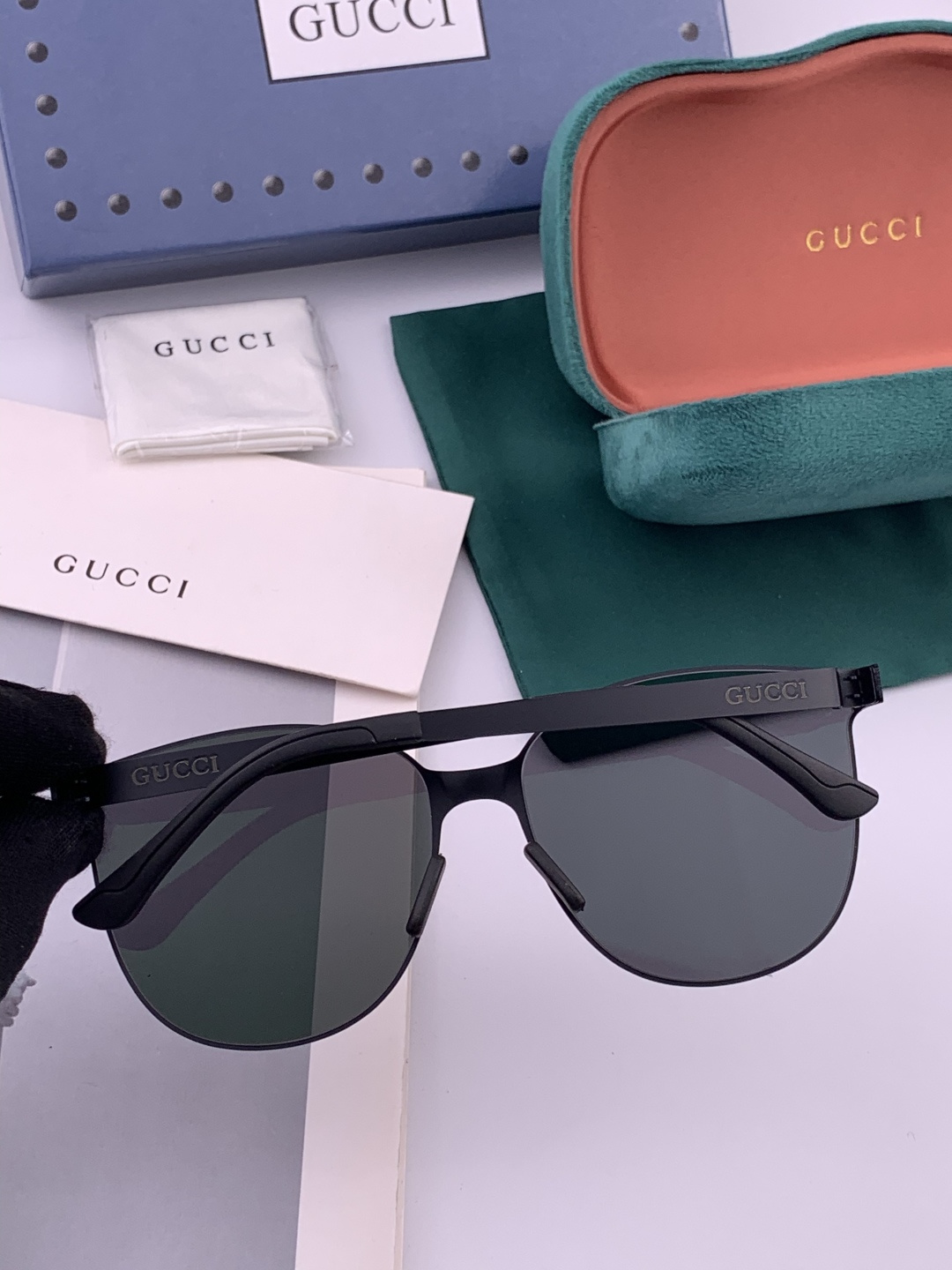 ♦️ GUCCI 新款男女情侣款太阳镜iP电镀永不褪色 超轻超有弹性整幅眼镜无螺丝重要的是压不坏 高清尼