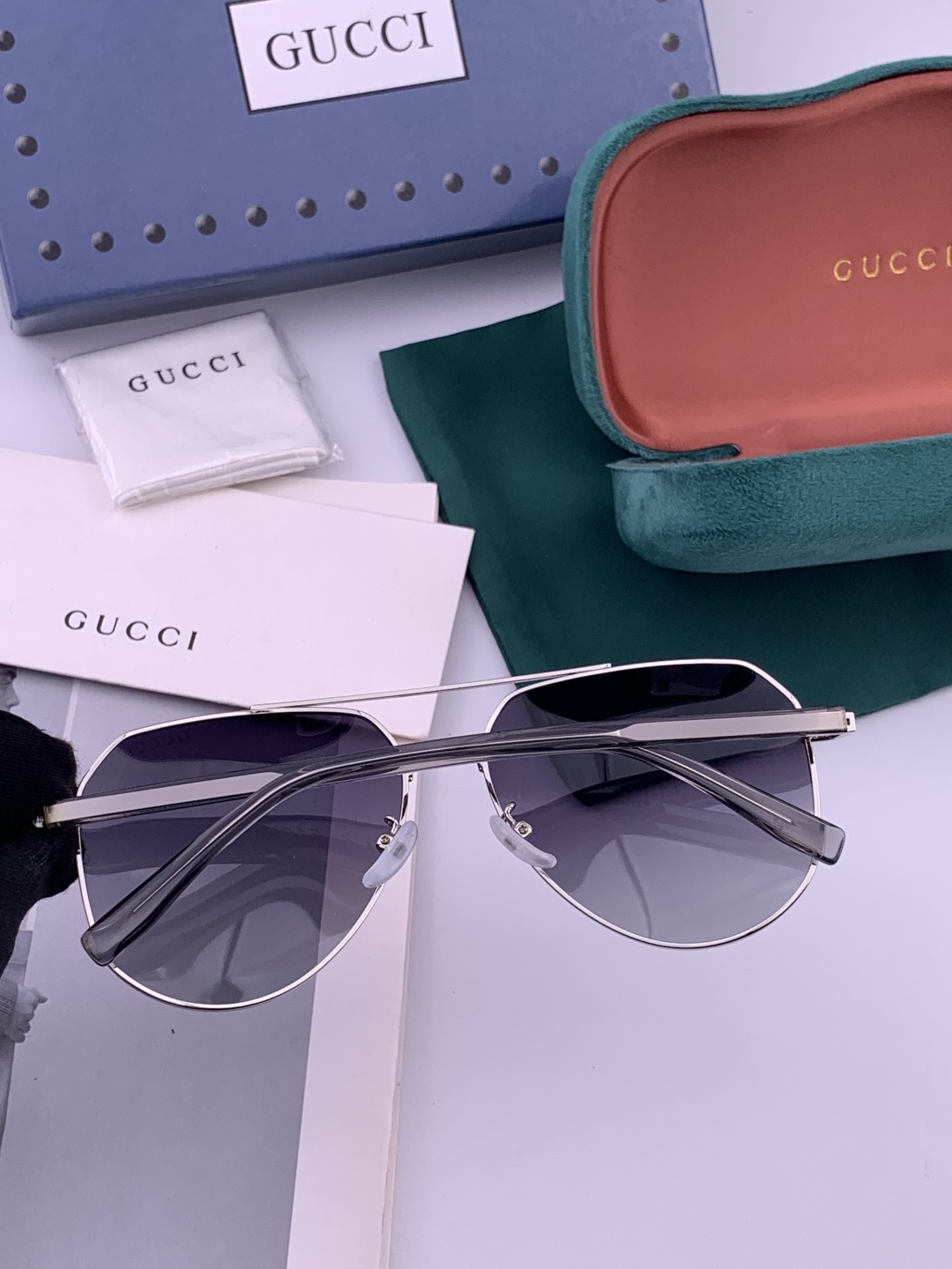 Gucci 。 高品质男女款墨镜 👍 进口宝丽来偏光镜片 。蛤蟆镜 开车钓鱼都可 。百搭显瘦墨镜韩版男士