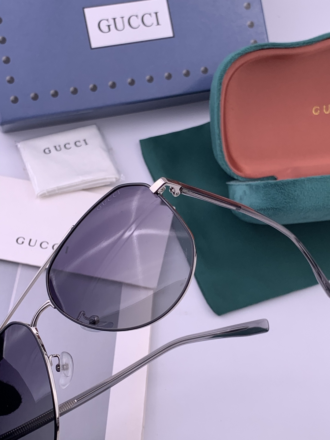 Gucci 。 高品质男女款墨镜 👍 进口宝丽来偏光镜片 。蛤蟆镜 开车钓鱼都可 。百搭显瘦墨镜韩版男士